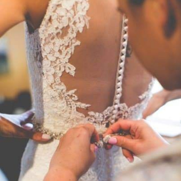 Allure Bridal C280 Wedding Dress 👰 - Picture 2 of 12